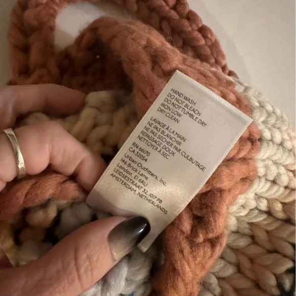 NWT, UO Kimchi Blue chunky crochet striped hobo bag - Picture 6 of 12